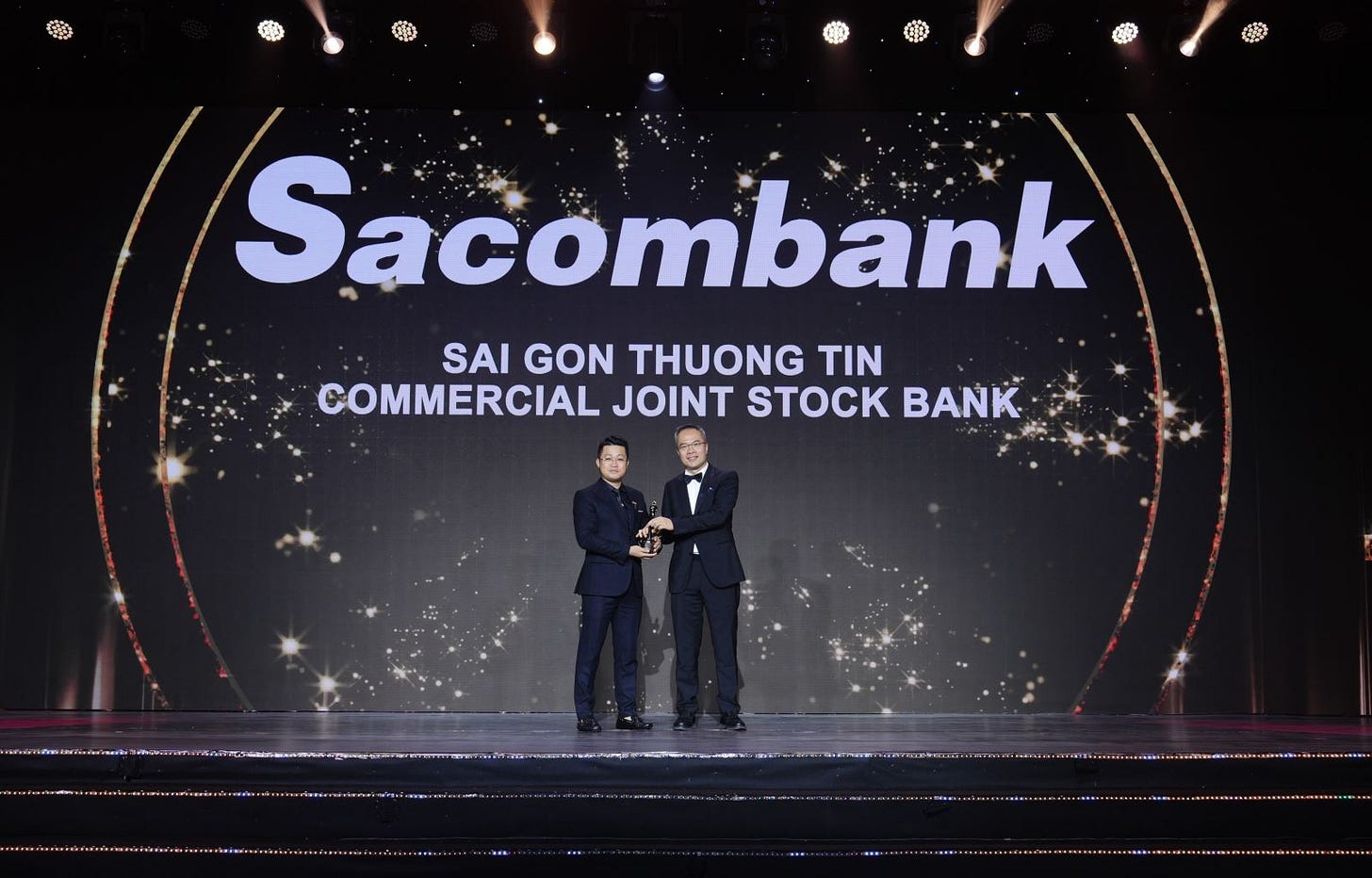 STB: Sacombank khẳng định vị thế nguồn nhân lực dẫn đầu khu vực - Chi tiết  bài viết | Vietcap AI News