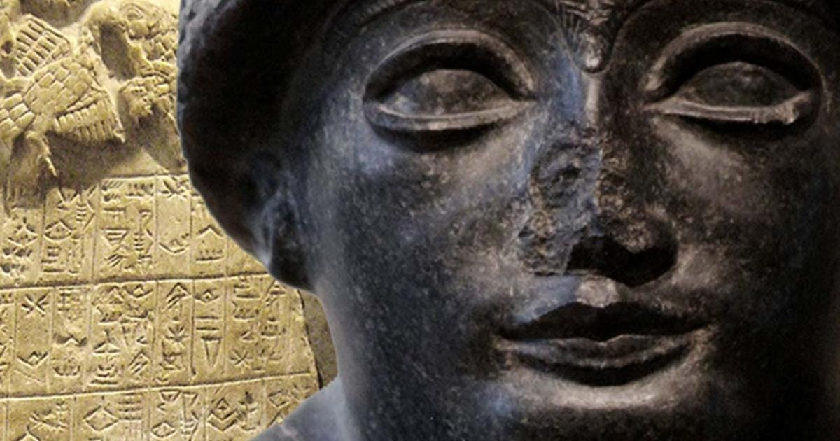 Statue of Gudea, prince of Lagash (long after King Eannatum) neo-Sumerian period, 2120 BC (Public Domain) and a fragment of the Stele of the Vultures (CC BY-SA 3.0);Deriv.