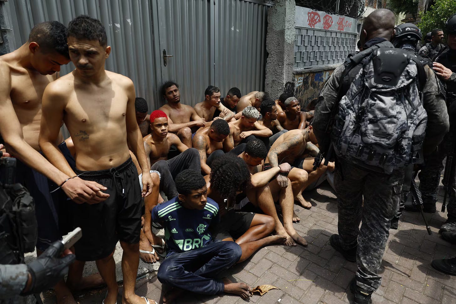 Authorities have deployed some 2,500 police officers in the operation (Credits: Antonio Lacerda/EFE)