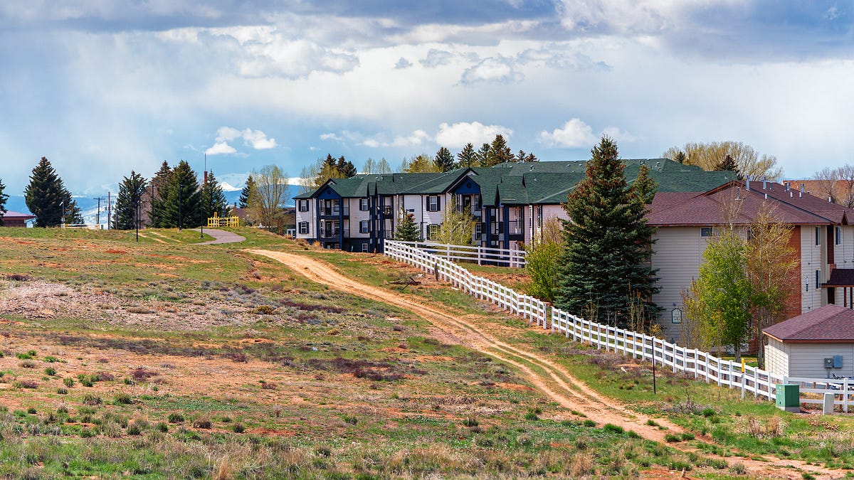 Housing funds and fee deferrals: City council votes to enable new home builds