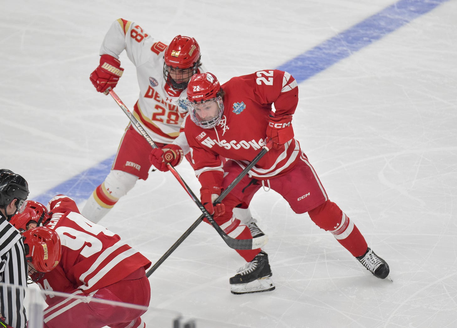 Jack Horbach trys to gain leverage with stick over Reid Varkonyi before faceoff