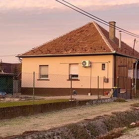 „Egyre nagyobb ez a város, de fel sose épül”: a családiház-problémáról