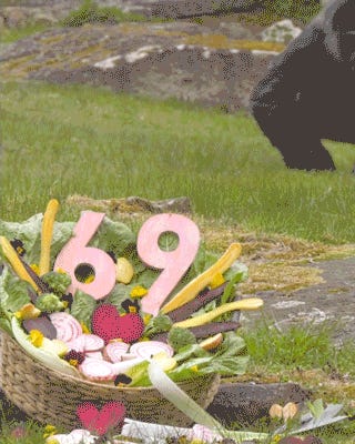 Nobody Loves Raymond's Wife. Tabs, Tues., Apr. 28, 2026