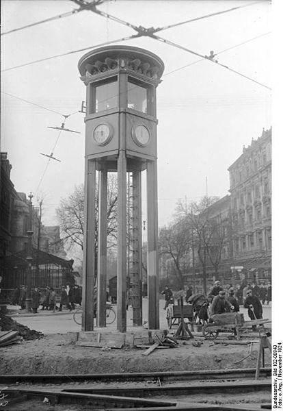 Datei:Bundesarchiv Bild 102-00843, Berlin, Verkehrsturm auf dem Potsdamer Platz.jpg Datei:Bundesarchiv Bild 102-00843, Berlin, Verkehrsturm auf dem Potsdamer Platz.jpg