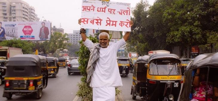 Meet the Juhu Circle Man Who is Giving a Peace of His Mind to Mumbai