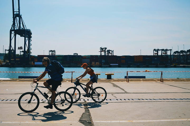 Photos by Luis Villasmil and Upadek Matmy via unsplash.