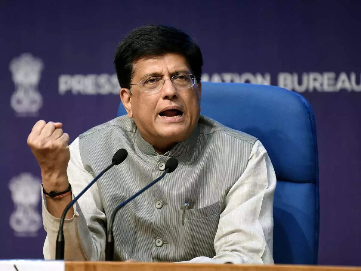 Piyush Goyal asks industry players to be bold, focus on turning  competitive, ETRetail