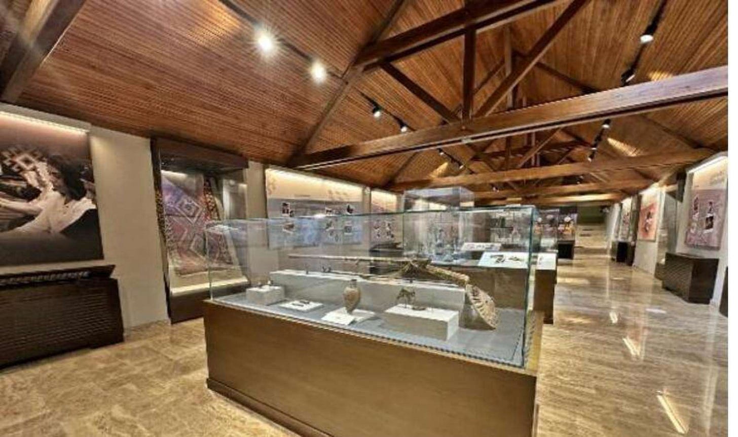 <p>Tunceli Müzesi, European Museum Academy Luigi Micheletti Ödüllerinde Avrupa’nın en iyi üç müzesi arasına girdi. 3 yıllık bir geçmişi olan kent müzesi, ikincilik ödülüne layık görüldü.</p>
<p>Dünyada Alevilik inancına ait ritüeller, eserler, bilgi ve belgelerin sergilendiği ilk ve tek müze olan Tunceli Müzesi, 48 ülkenin başvurduğu 'European Museum Academy Luigi Micheletti Ödülleri'nde, 'Avrupa'nın en iyi 2'nci müzesi' seçildi. </p>