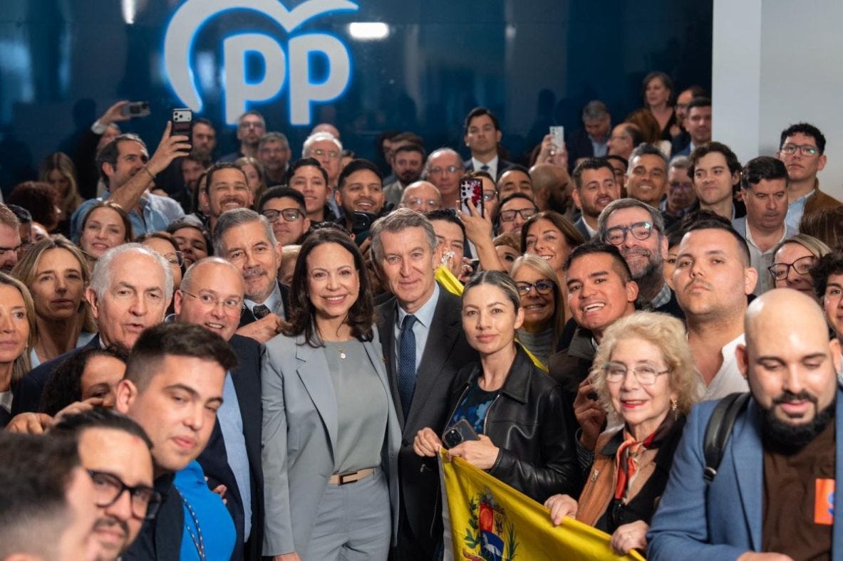 María Corina Machado y Alberto Núñez Feijóo, en la sede nacional del PP | Foto del PP, el 17 de abril de 2026.