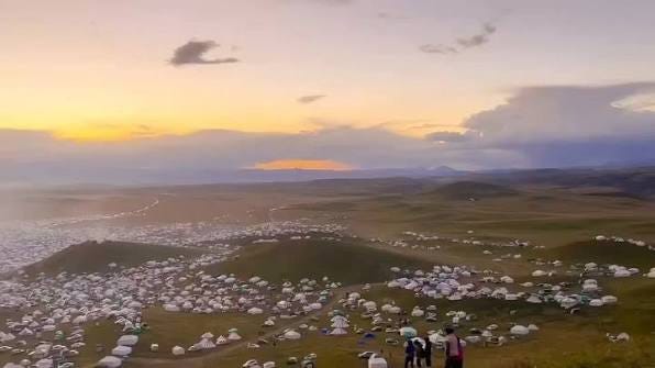 མདོ་སྨད་བླ་བྲང་བཀྲ་ཤིས་འཁྱིལ་གྱི་རྗེ་བླ་མ་གུང་ཐང་སྐུ་ཕྲེང་བདུན་པ་བློ་བཟང་འཇམ་དབྱངས་དགེ་ལེགས་བསྟན་པའི་མཁན་ཆེན་མཆོག་གིས་མདོ་ལྷོའི་མཛོད་དགེ་རྩྭ་ཐང་བྱེའུ་སྙིང་ཐང་དུ་དཔལ་དུས་ཀྱི་འཁོར་ལོའི་དབང་ཆེན་ཐེངས་དང་པ... མདོ་སྨད་བླ་བྲང་བཀྲ་ཤིས་འཁྱིལ་གྱི་རྗེ་བླ་མ་གུང་ཐང་སྐུ་ཕྲེང་བདུན་པ་བློ་བཟང་འཇམ་དབྱངས་དགེ་ལེགས་བསྟན་པའི་མཁན་ཆེན་མཆོག་གིས་མདོ་ལྷོའི་མཛོད་དགེ་རྩྭ་ཐང་བྱེའུ་སྙིང་ཐང་དུ་དཔལ་དུས་ཀྱི་འཁོར་ལོའི་དབང་ཆེན་ཐེངས་དང་པ...