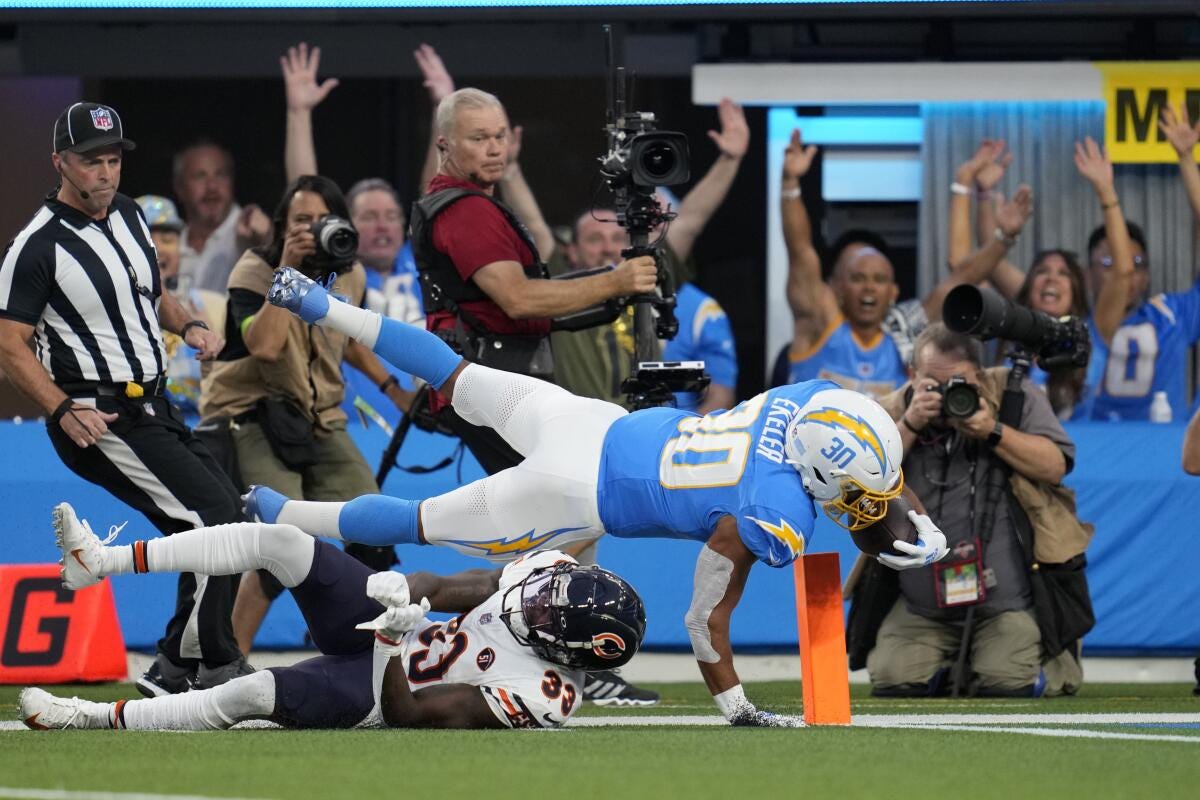 Herbert throws for 3 touchdowns, Chargers get back on track with 30-13  victory over Bears - The San Diego Union-Tribune