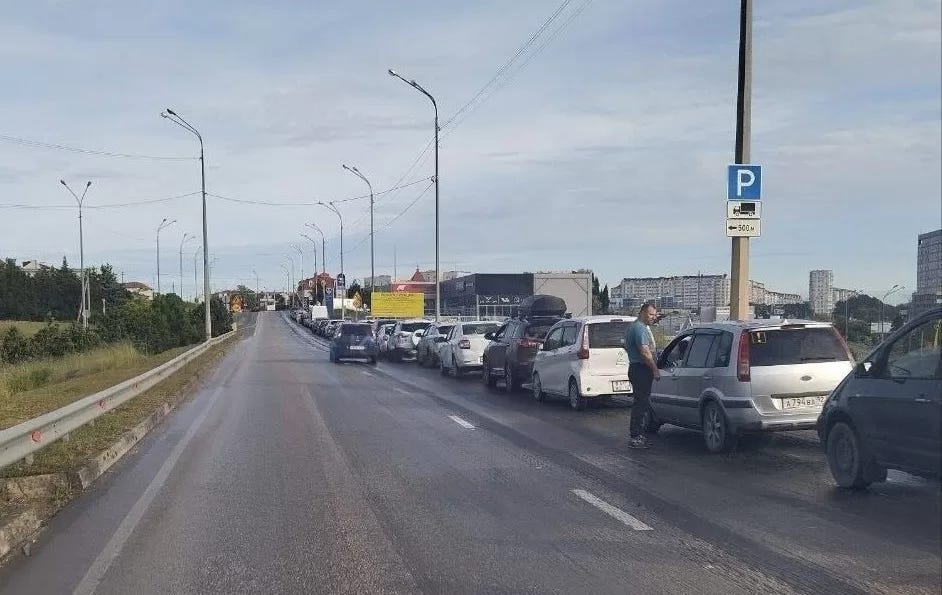 Queue at a gas station in Sevastopol / Photo: Telegram channel “Crimean Wind” Queue at a gas station in Sevastopol / Photo: Telegram channel “Crimean Wind”