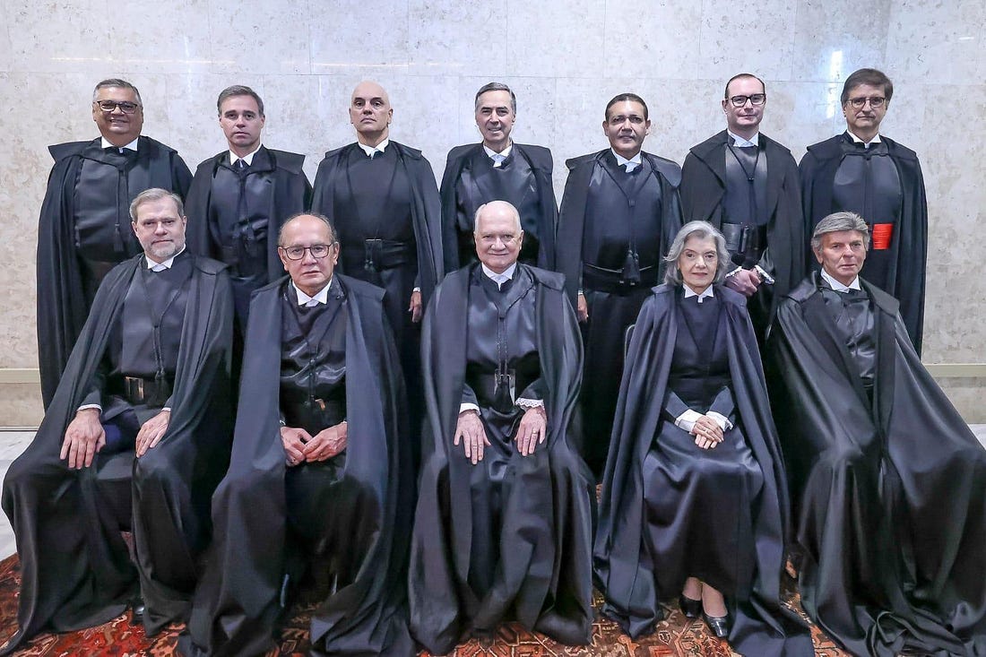 Grupo de pessoas posando para foto O conteúdo gerado por IA pode estar incorreto. Grupo de pessoas posando para foto O conteúdo gerado por IA pode estar incorreto.