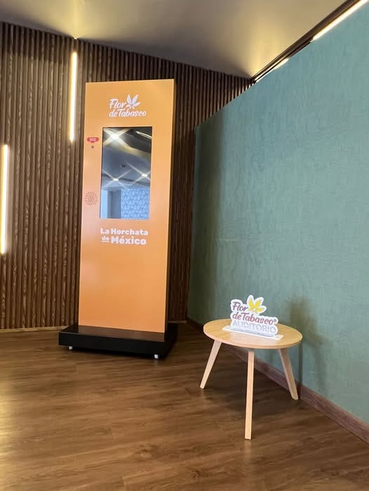 Puede ser una imagen de iluminación y texto que dice "Florak Flor deTabaseo de labaseo 精機 La Horchata dMéxico de Flor Adlabasco de deTabaseo® AUDITORIC IT"