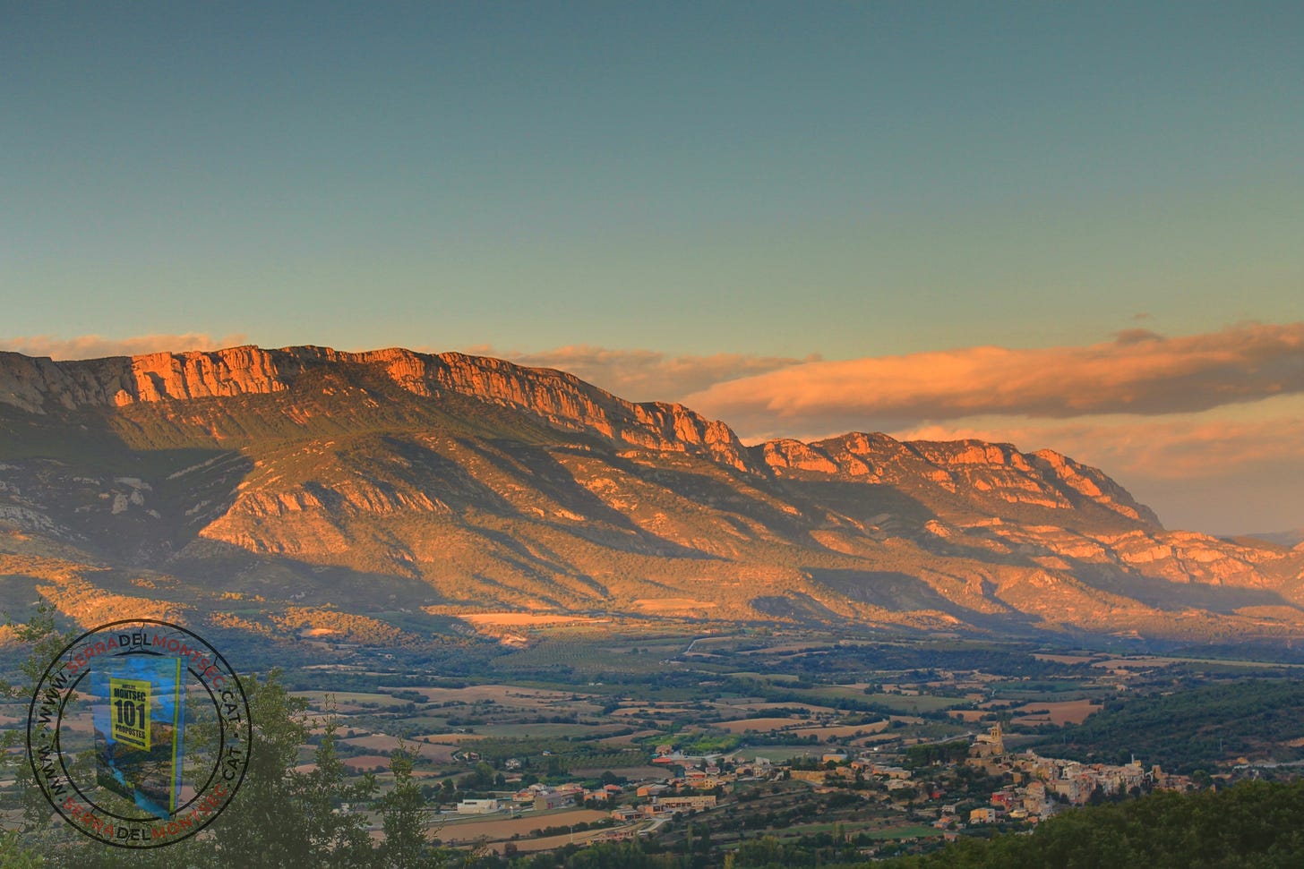 Capvespre a la vall d’Àger. Una vall orientada d’oest a est, que gaudeix d’un microclima particular i paradís dels astrònoms i parapentistes. Montsec d’Ares. La Noguera, Lleida. Catalunya. Capvespre a la vall d’Àger. Una vall orientada d’oest a est, que gaudeix d’un microclima particular i paradís dels astrònoms i parapentistes. Montsec d’Ares. La Noguera, Lleida. Catalunya.