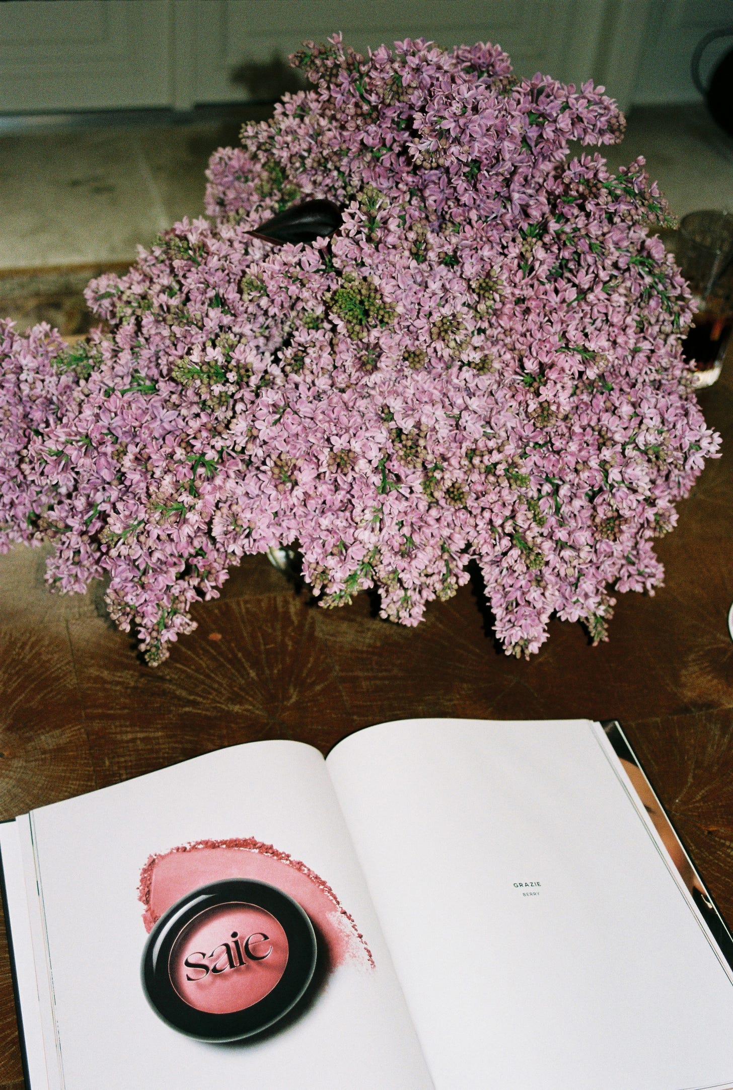 flowers by Castor Fleuriste at Suite Saie.