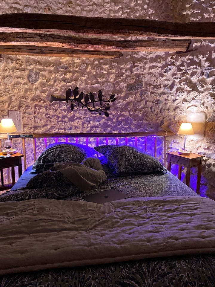 External and bedroom pictures of La Tour de rêves