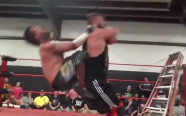 [Screenshot: Cutter strangehold back cracker against Patricks]