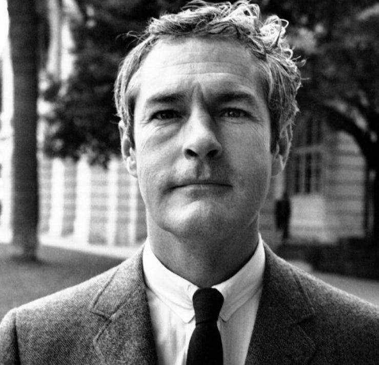 A person in a suit and tie

AI-generated content may be incorrect.