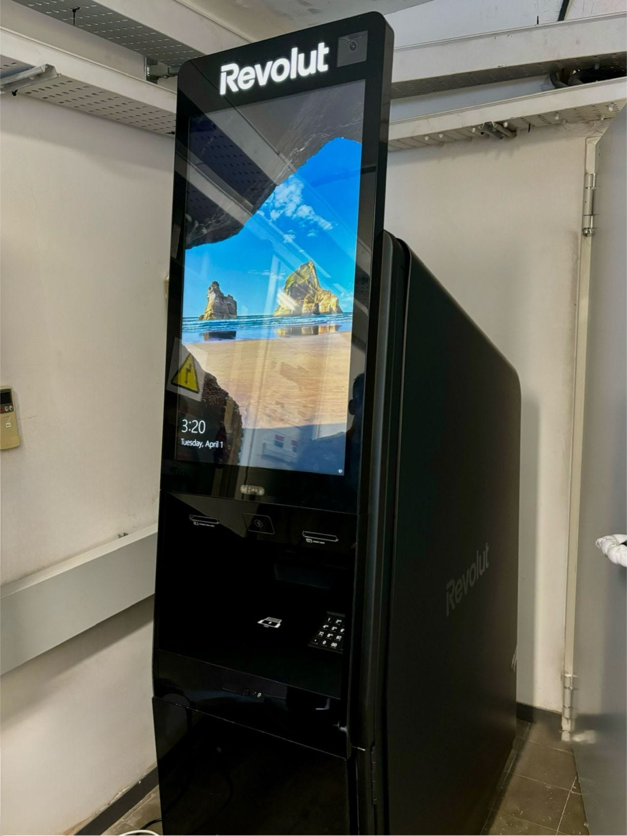 A black computer tower with a large screen

AI-generated content may be incorrect.