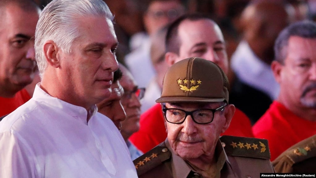 Miguel Díaz-Canel junto a Raúl Castro en una imagen de archivo