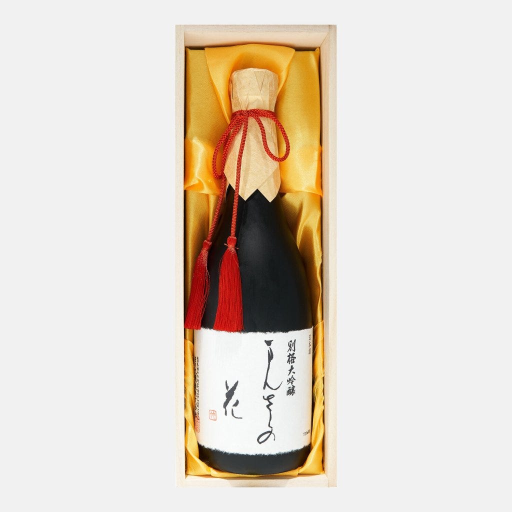Hinomaru Bekkau daiginjo is produced by Hinomaru Jozo in Akita Prefecture. 