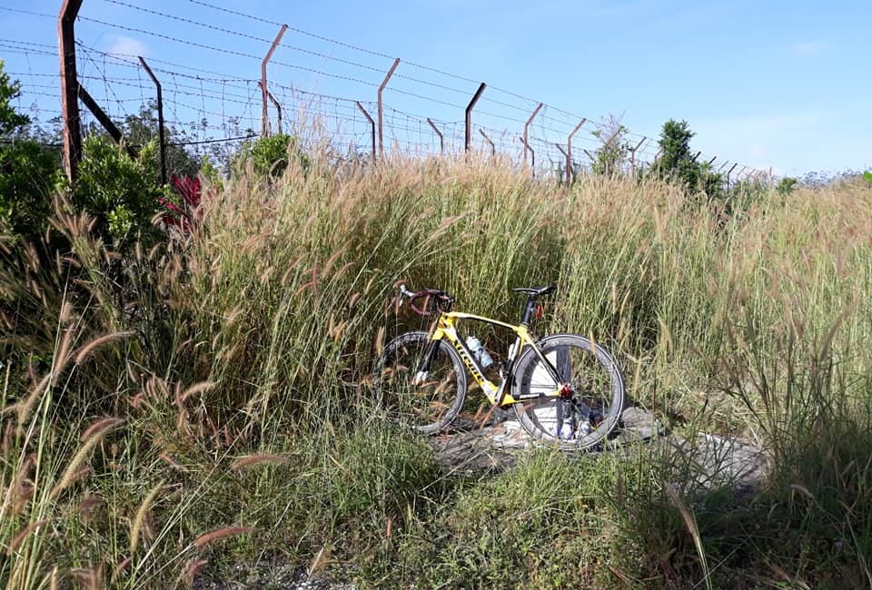 Why has Malaysia ceded land to Thailand along the Malaysian-Thai border?