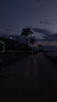 This contains an image of: 