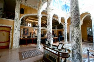 DEL - Interior, columns and reception DEL - Interior, columns and reception