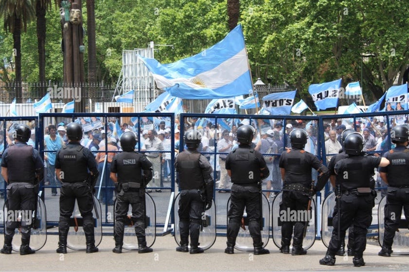 A group of police officers standing in a line

AI-generated content may be incorrect.