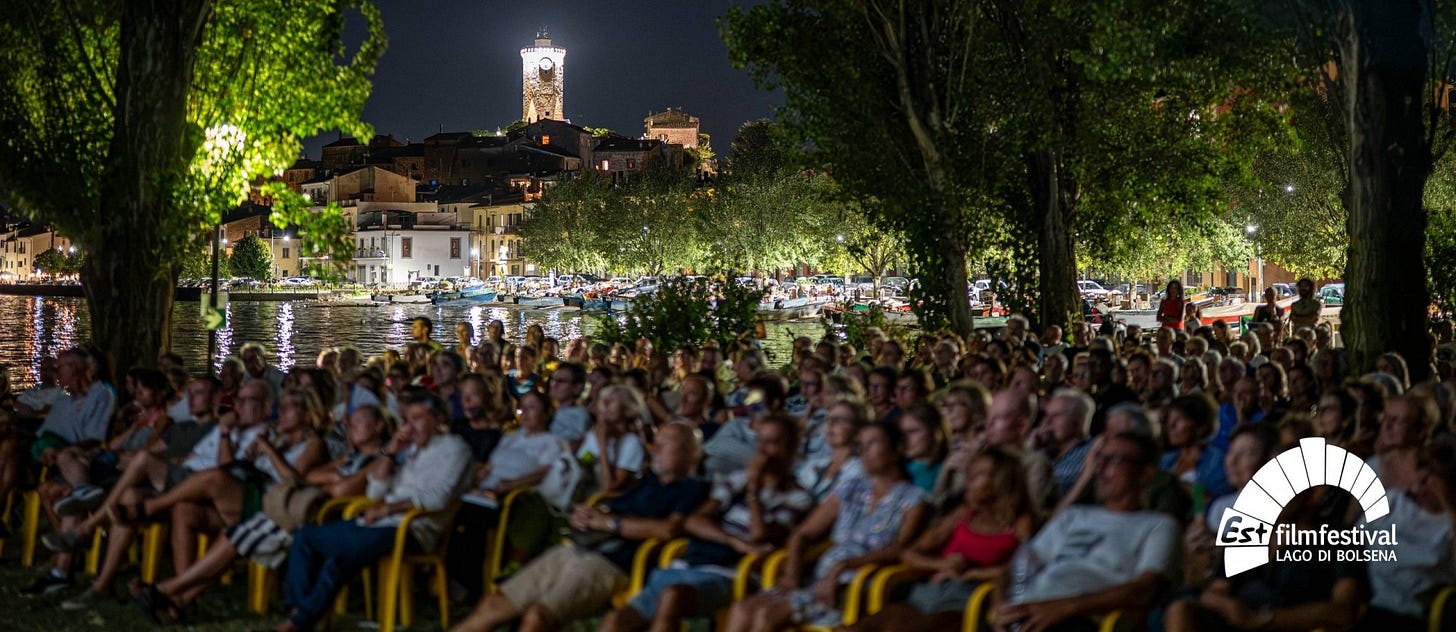 Clima tutt’altro che perfetto invece a Marta: l’11 agosto il Parco del Pontone è una meraviglia; il 12 agosto vento e pioggia cancellano l’evento, che si recupera in coda all’estate. Clima tutt’altro che perfetto invece a Marta: l’11 agosto il Parco del Pontone è una meraviglia; il 12 agosto vento e pioggia cancellano l’evento, che si recupera in coda all’estate.