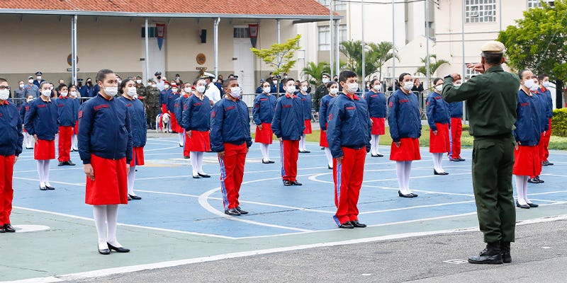 Justiça barra escolas cívico-militares do governo Bolsonaro na rede  estadual de SP