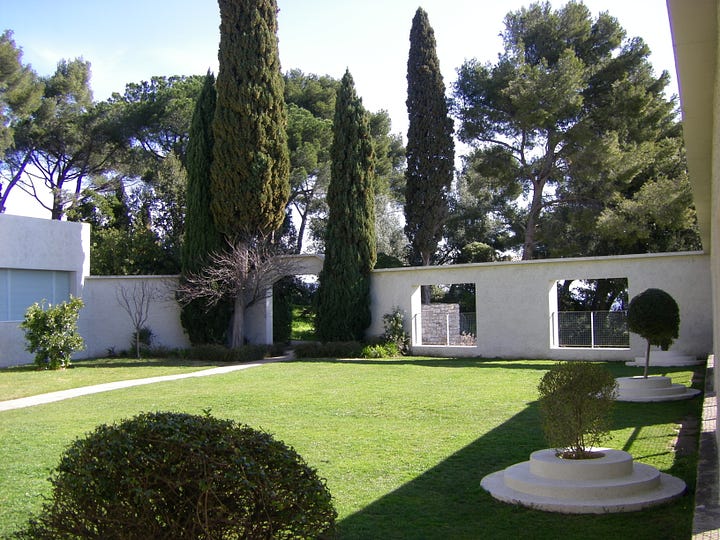 Kubistische tuin die landschapsarchitect Gabriel Guévrékian aanlegde in 1925, deel van de tuin.