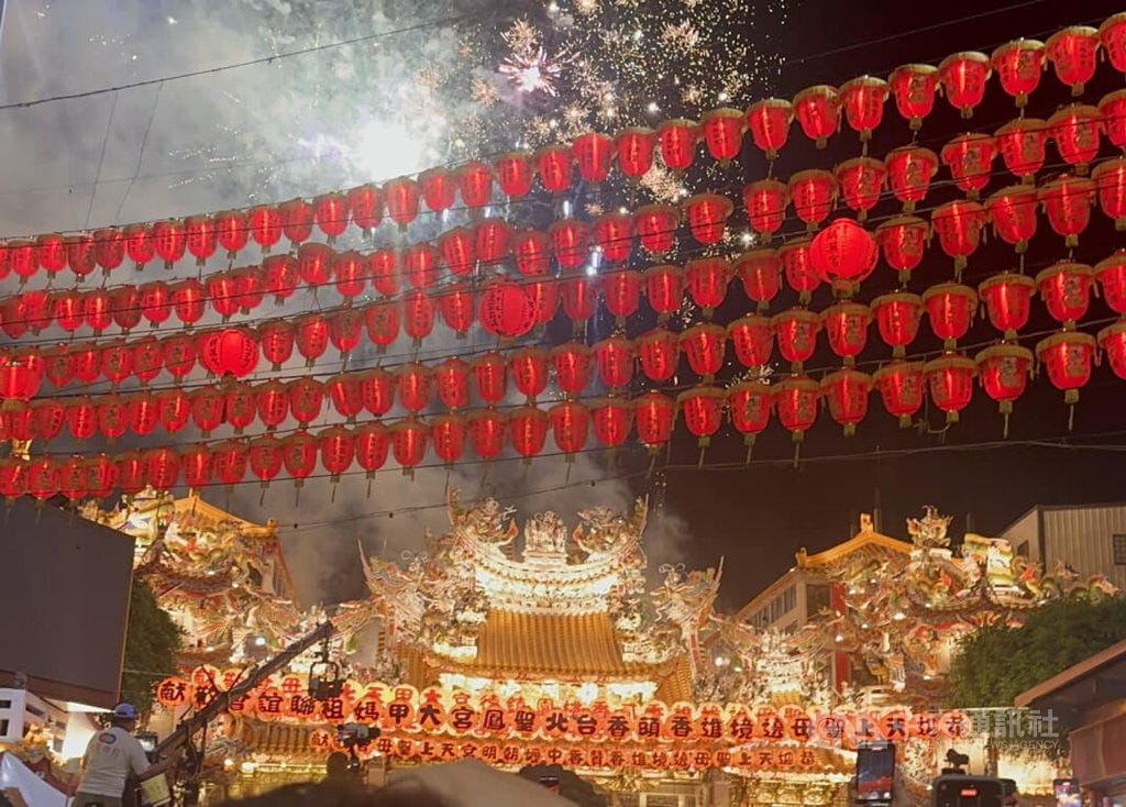 大甲媽祖起駕人潮與神轎現場｜來源：中央社 / 趙麗妍