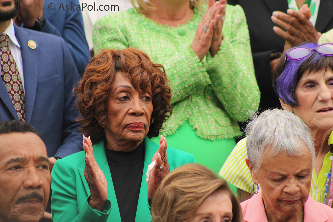 Female politicans wearing green clap at event Photo: Logan Johnson © www.askapolcrypto.com