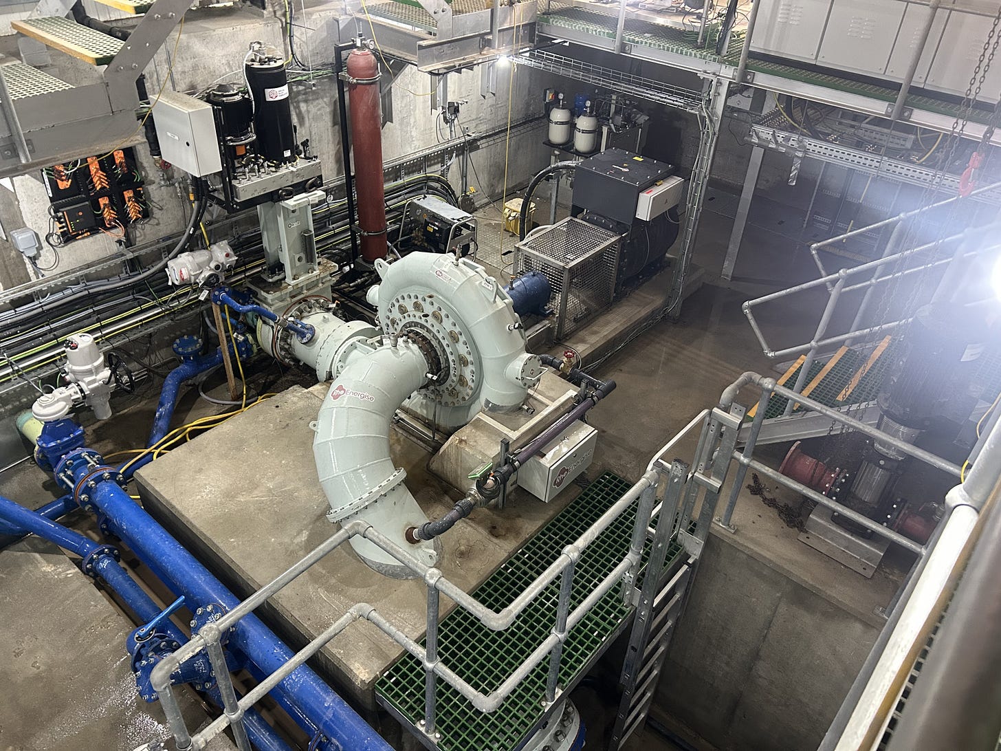 The generator that turns the falling fluid back into power