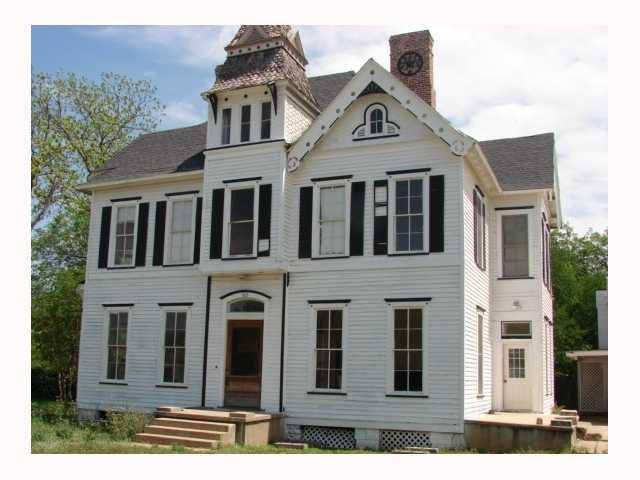 Exterior Front : Does not Have Historical Designation
