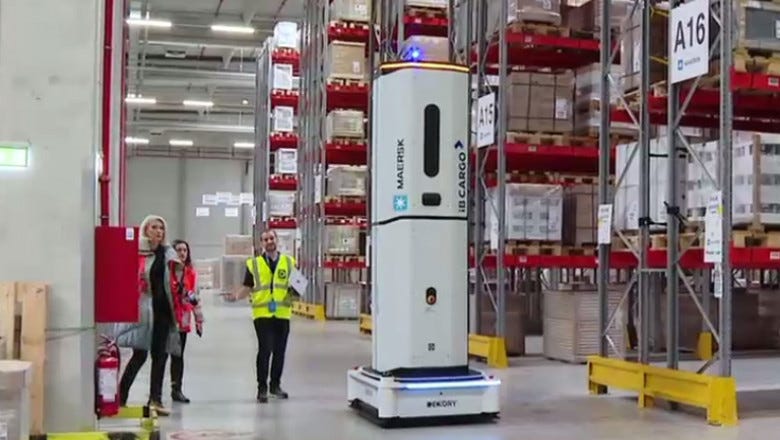 robot autonom intr-un depozit