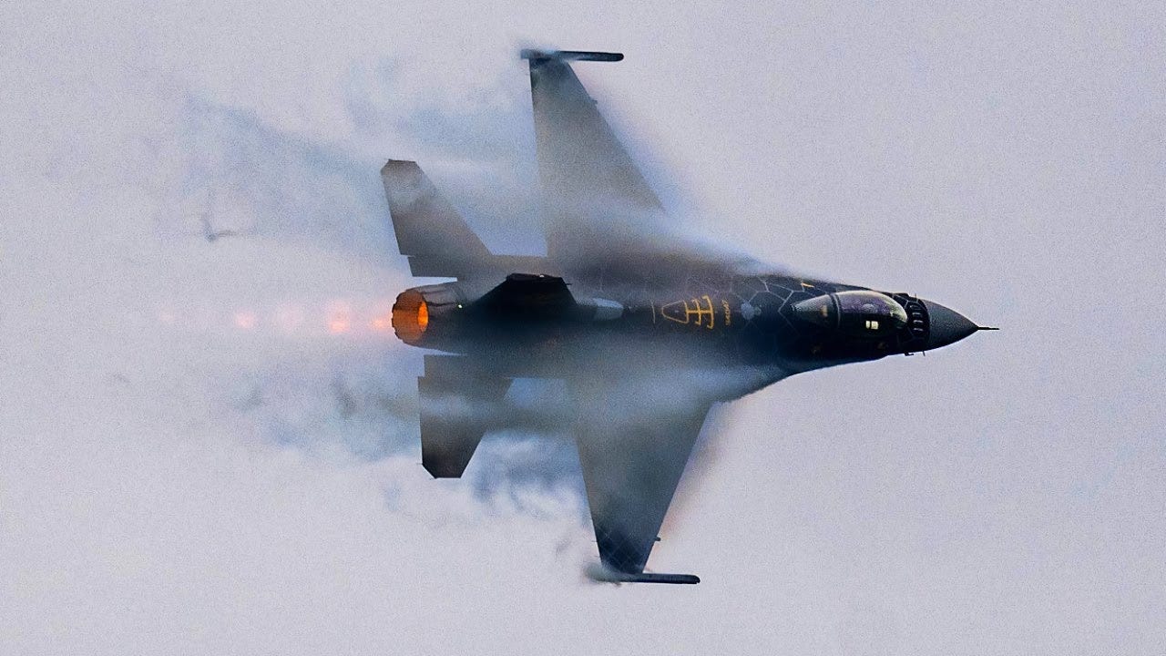 r/FighterJets - a jet flying in the sky r/FighterJets - a jet flying in the sky