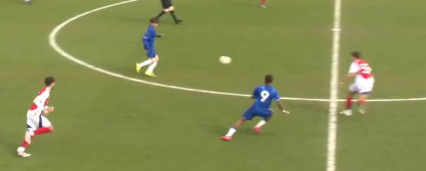Une image contenant herbe, compétition sportive, personne, joueur de foot

Le contenu généré par l’IA peut être incorrect.