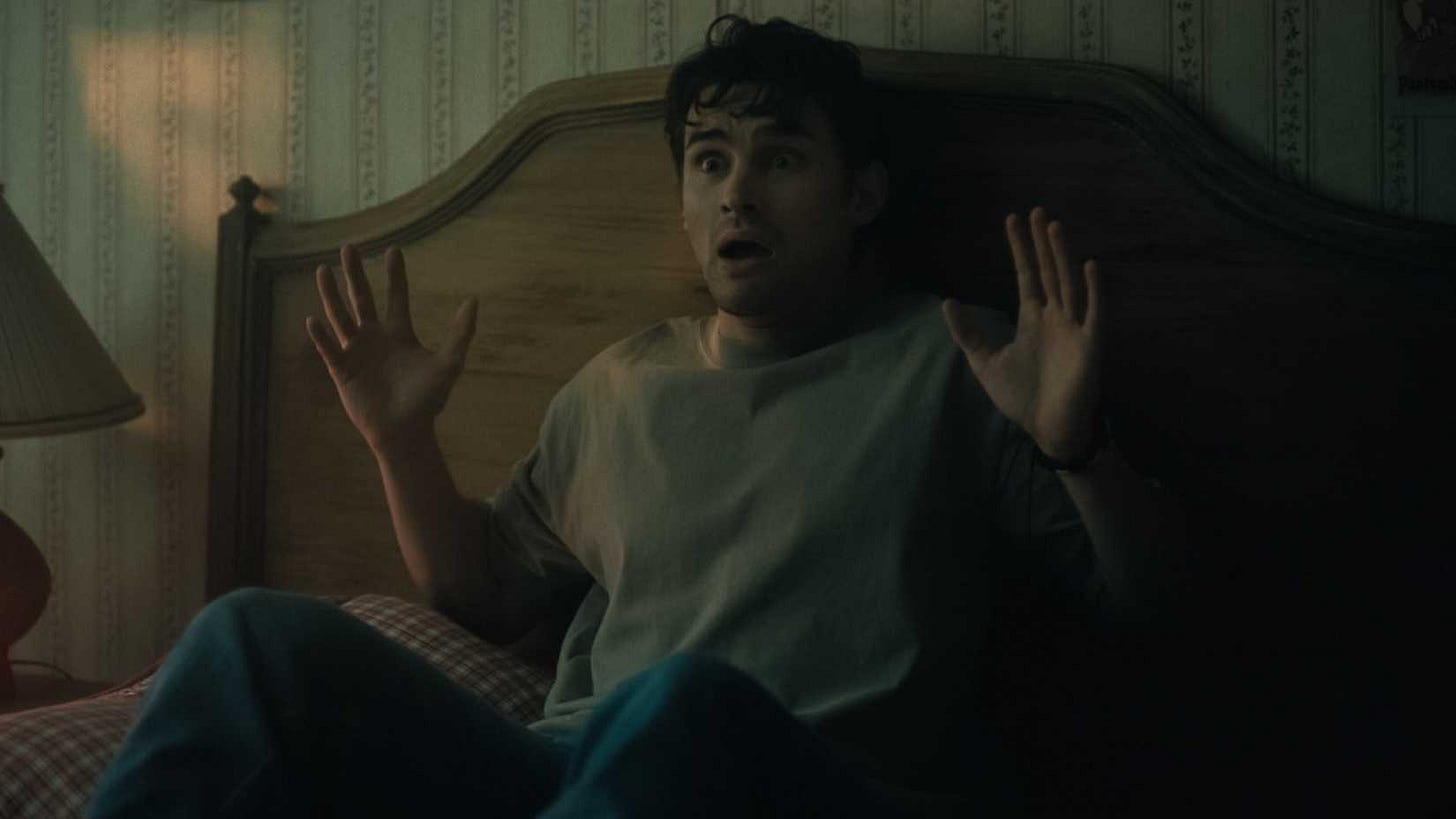 Bear hands up in Obsession
