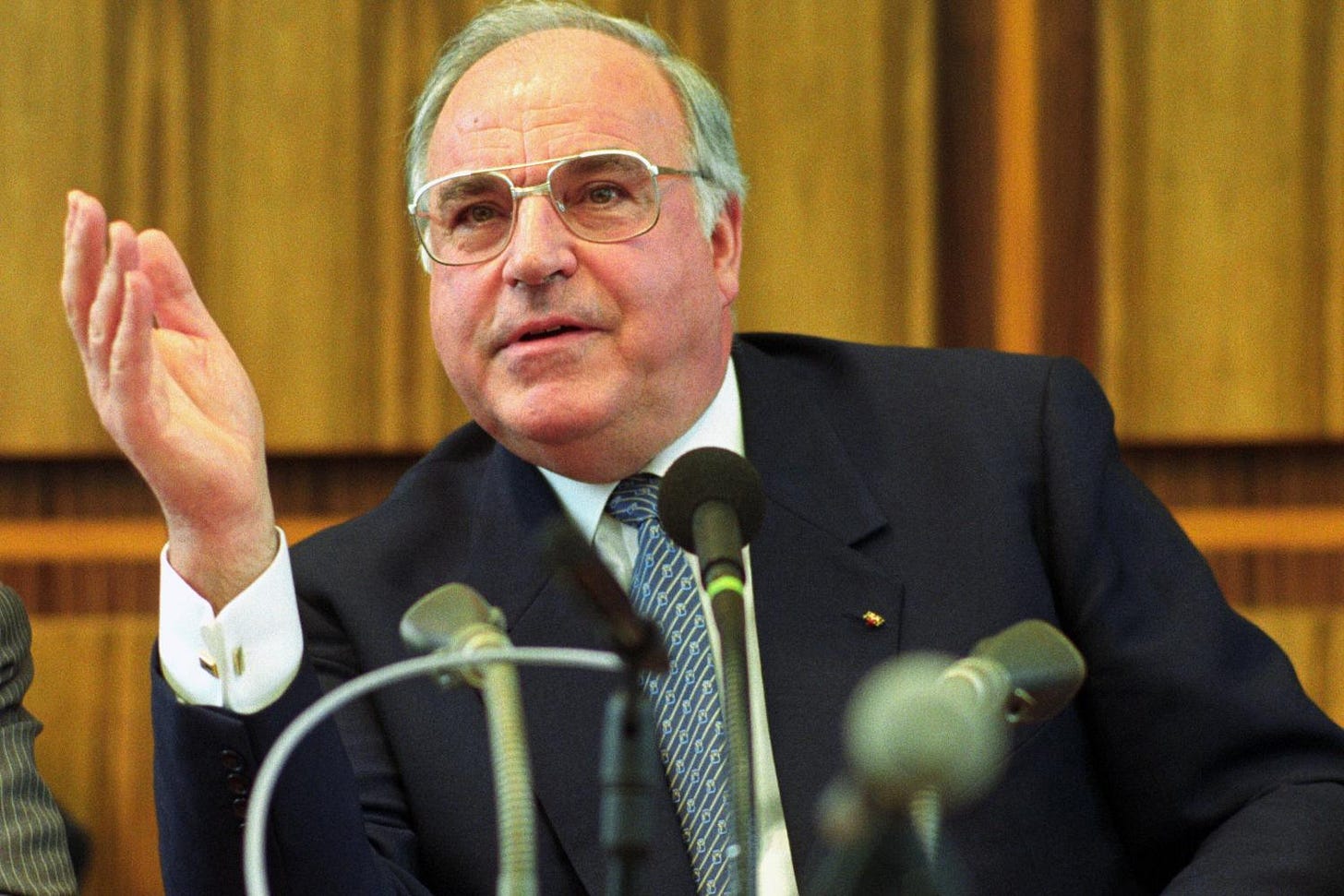 Federal Chancellor Kohl in the Federal Press Conference building in 1990