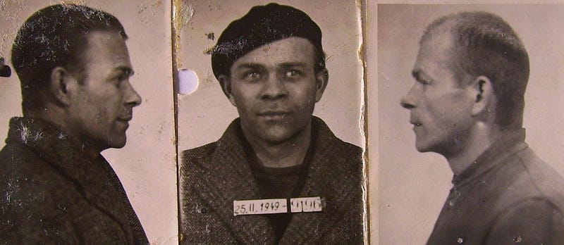 A mugshot made of three sepia pictures showing Josef Bryks after his arrest. On the left, his right profile. Center, the frontal mugshot, where Bryks also wears a black cap. on the right, his left profile.