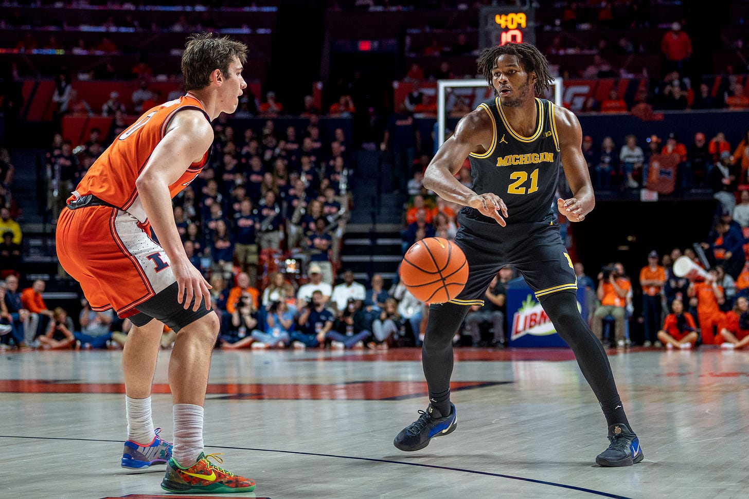 Morez Johnson Jr. takes over the interior against Illinois