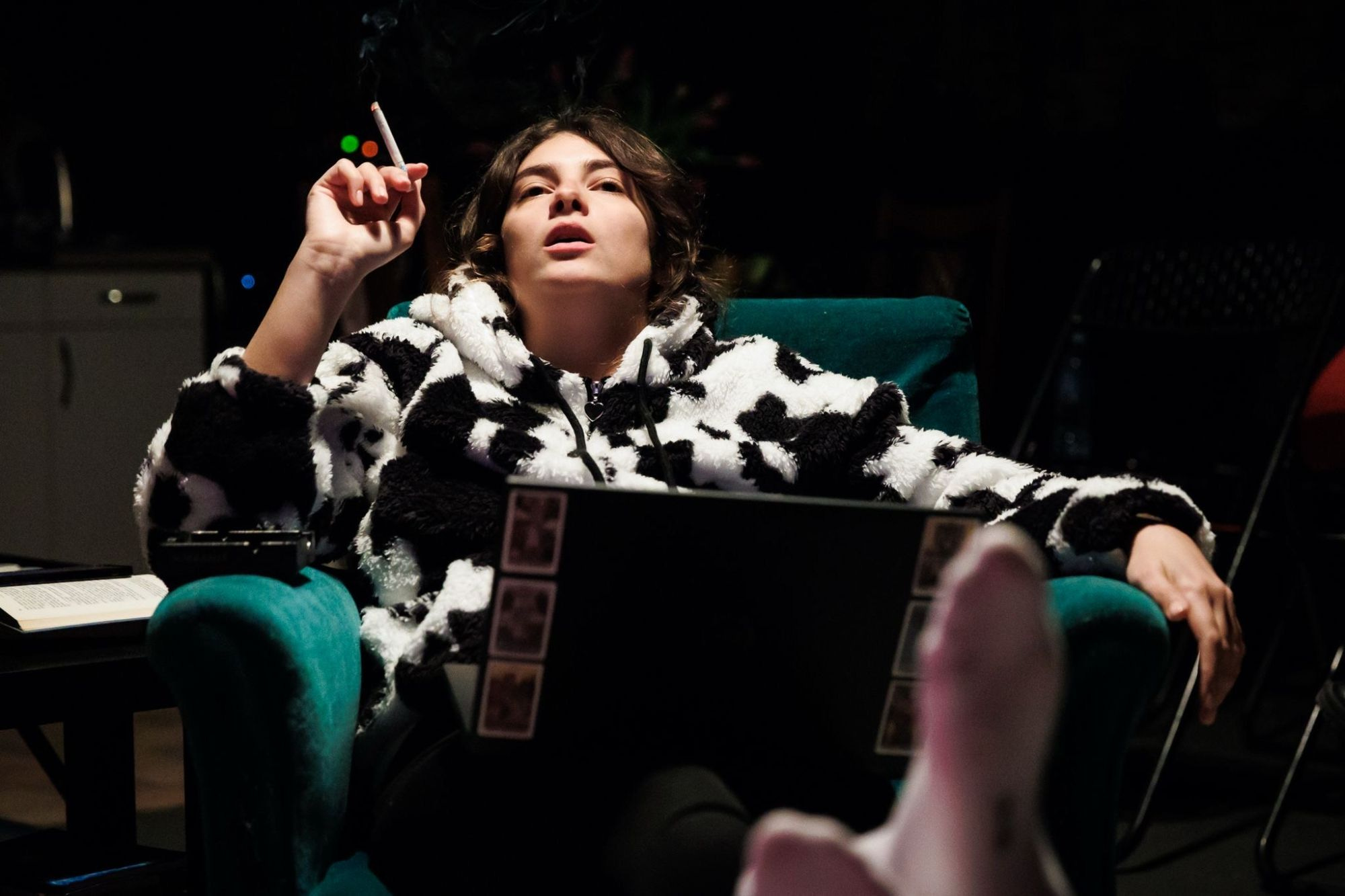 Tualetga siyish porno