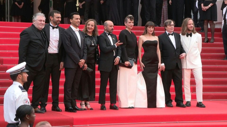 Video: Cannes Film Festival: Cast of the opening film "Partir un jour"  arrive on the red carpet