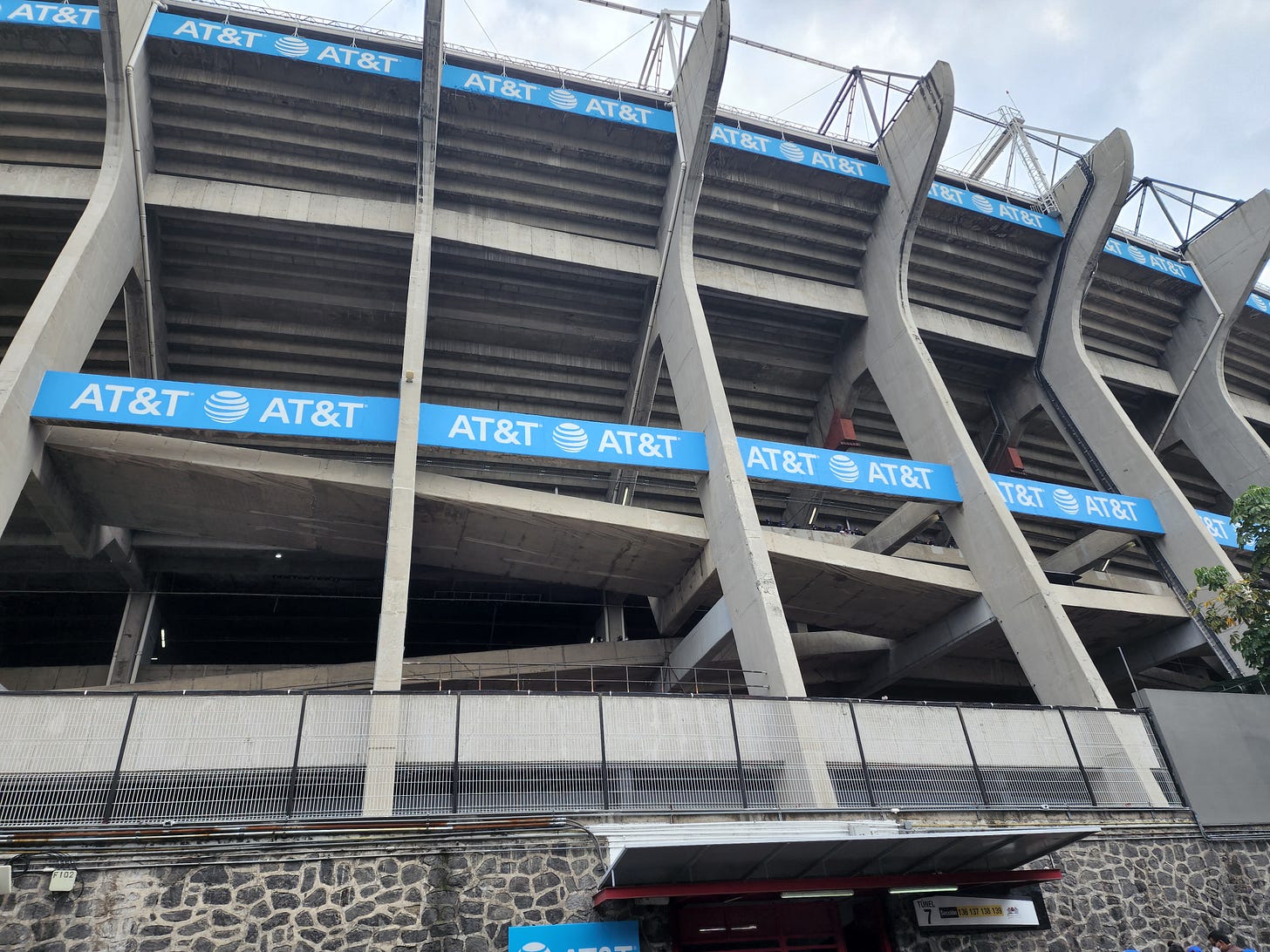 Estadio Azteca exterior, 2022