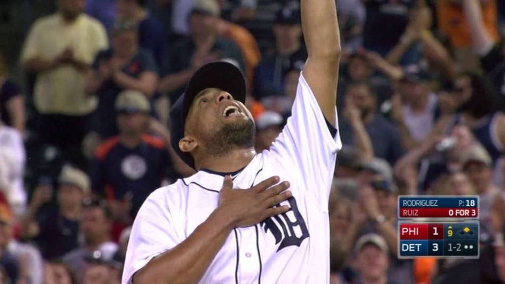 Francisco Rodriguez earns 400th career save