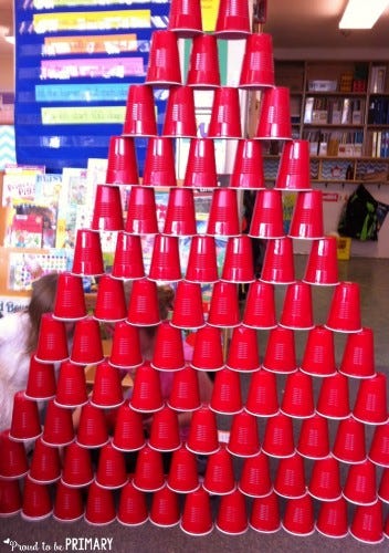 xây dựng cộng đồng trong lớp học xếp cốc