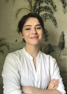 A person in a white shirt

Description automatically generated